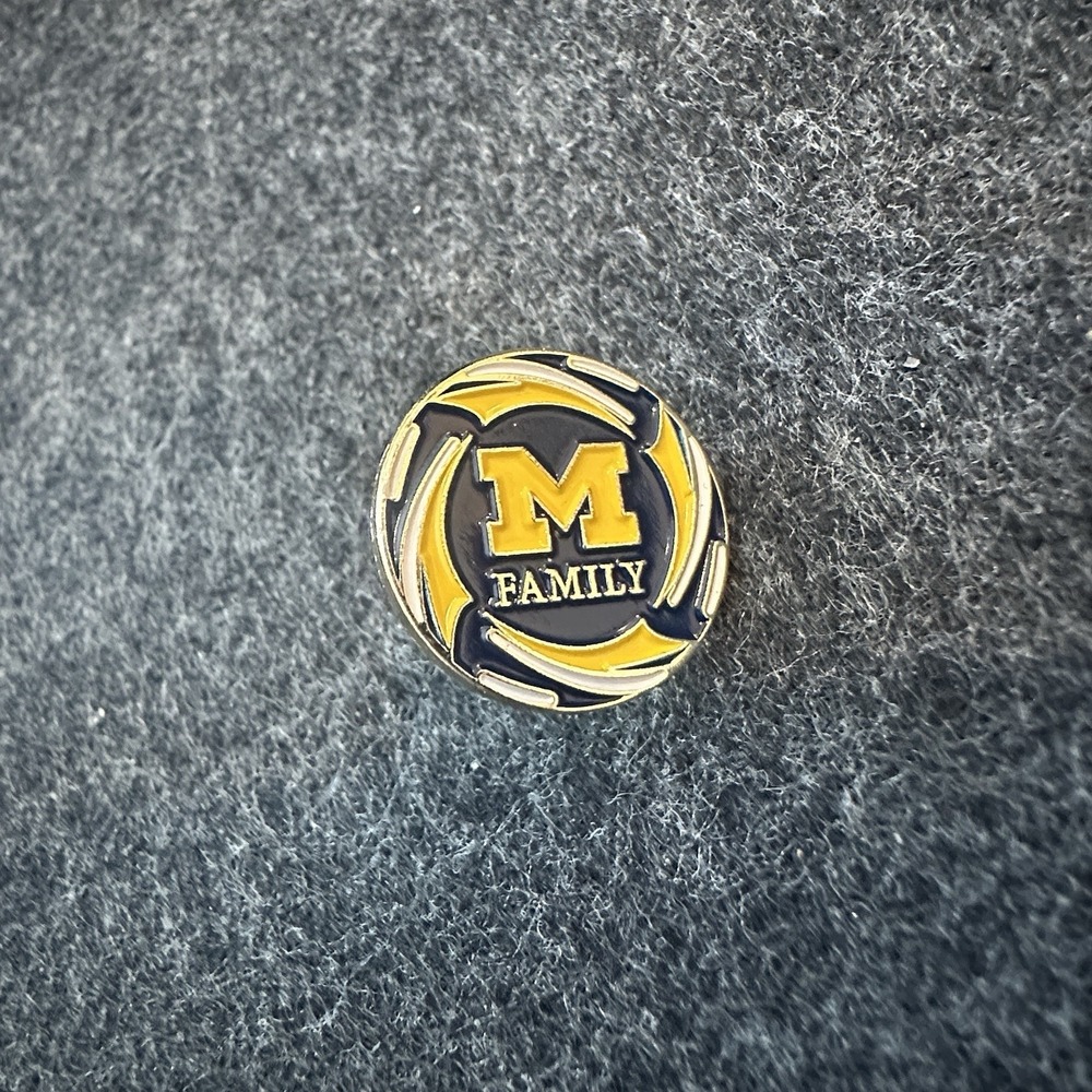 University Of Michigan Wolverines Family Pin Homecoming Parents Weekend Alum